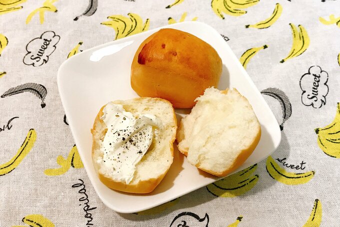 クリームチーズがのったパン