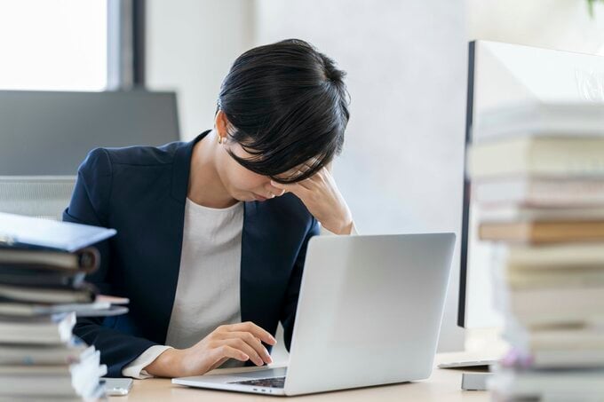 仕事が忙しいPIXTA