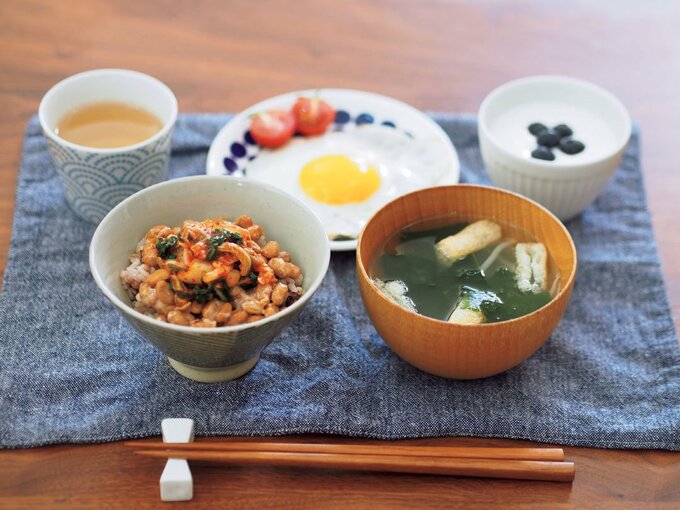 ご飯目玉焼きお味噌汁