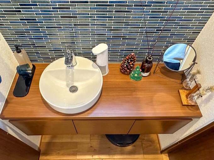 はみ出しているロボット掃除機