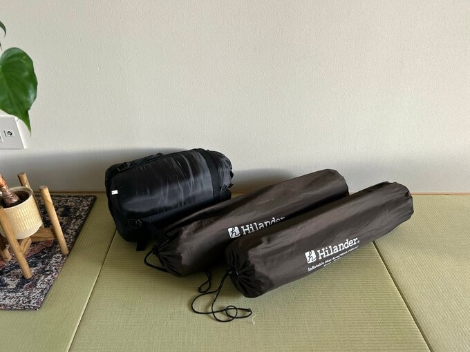 キャンプ用のマットと寝袋