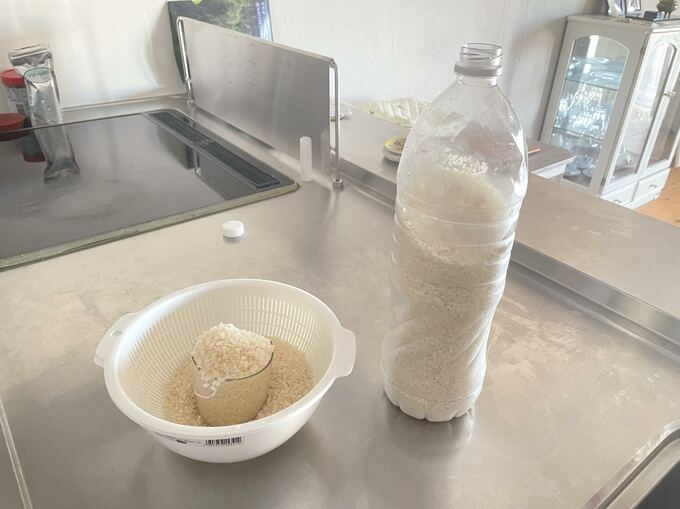 ペットボトルに入った米