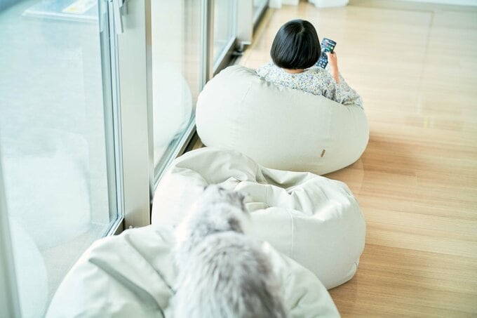 ビーズクッションに子ども