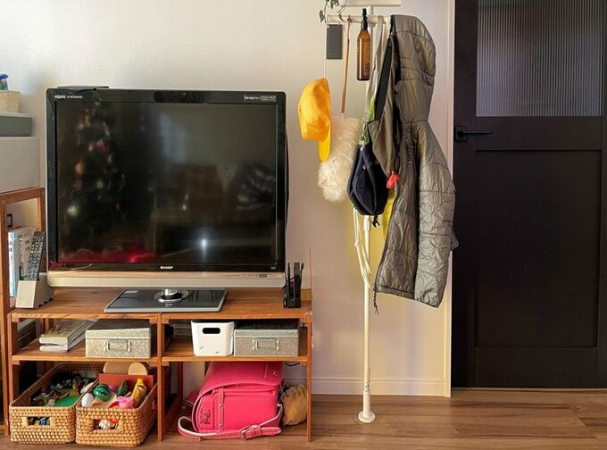 上着をかけるハンガーラックはランドセル置き場の近くに