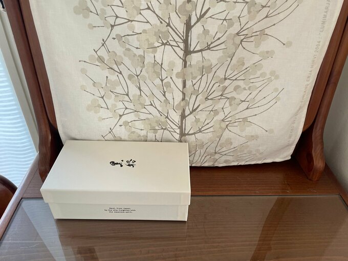 マスクを入れた箱を置いた様子