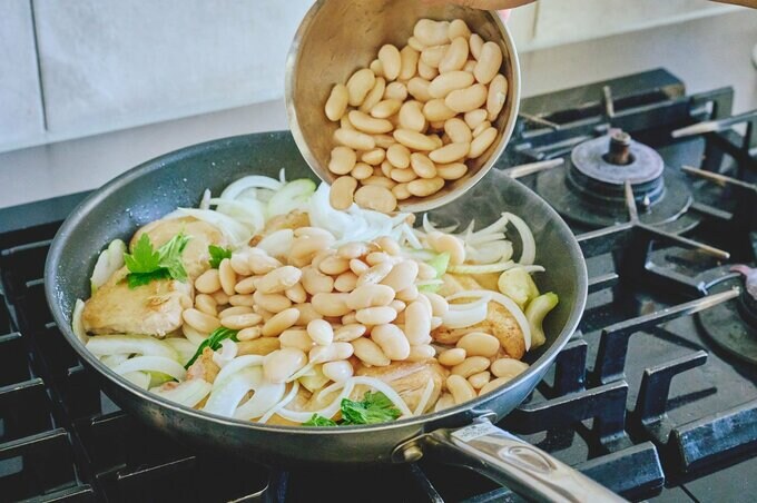 豆を入れる