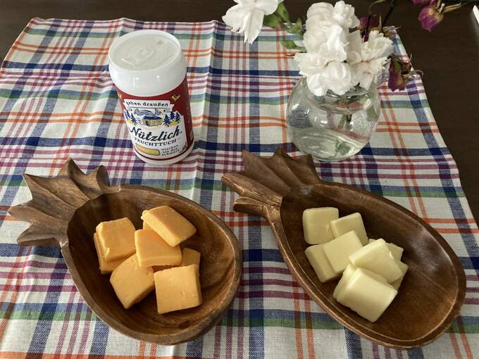 パイナップルボウルに食べ物