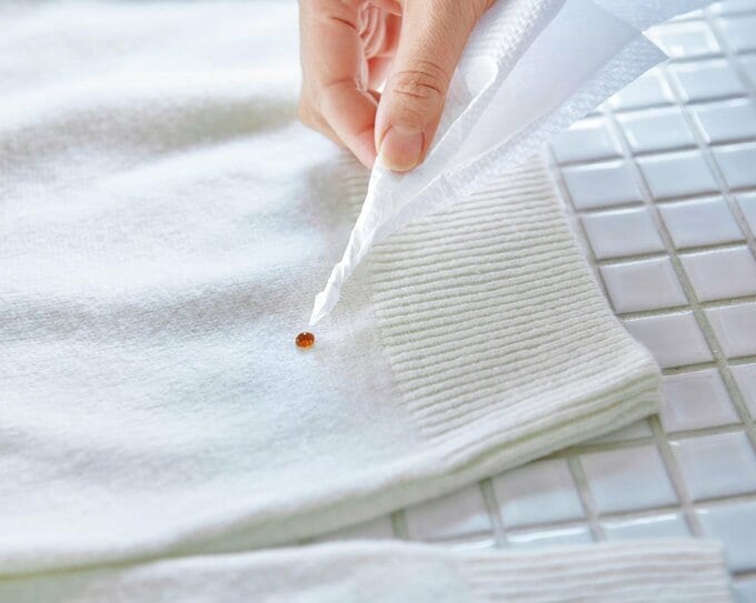 ティッシュを近づける