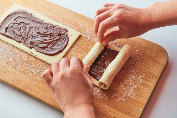 チョコパイシートを丸める