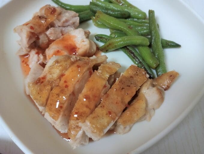 塩コショウで焼いたチキン
