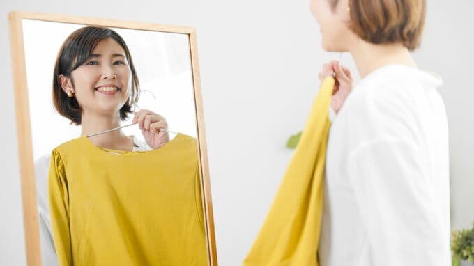 鏡と女性