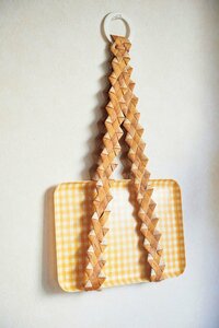 ビタミンカラーのトレーを飾って元気なイメージに