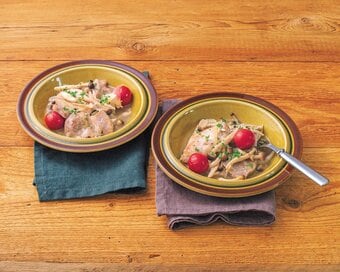 旬のキノコがおいしい豚肉おかず。糖質オフでビストロ風の一品に