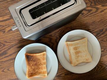 「秒速トースター」で食パンを焼いてみた。58秒でこんがり！