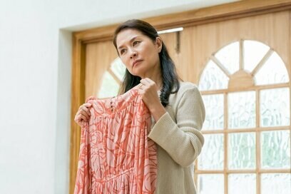 50代からの「似合う服の持ち方・手放すコツ」。着る服がないが解消され、服選びがラクに