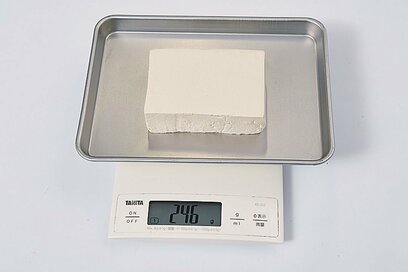 豆腐料理別、最適な「水きり」は？重石、電子レンジ、ザル…で実験