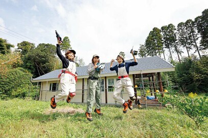 初心者DIY女子が家づくり。木の伐採も屋根をかけるのも自分の力で