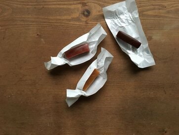 小さくてかわいい！ひと粒で幸せになる、お気に入りのお菓子たち