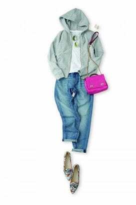 「深いアキ」＆「テロッ」で色っぽさ倍増！ 大人のTシャツ着こなし術