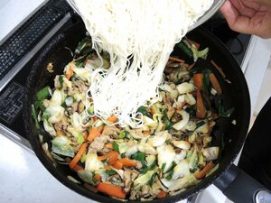 しょうゆで味をととのえる