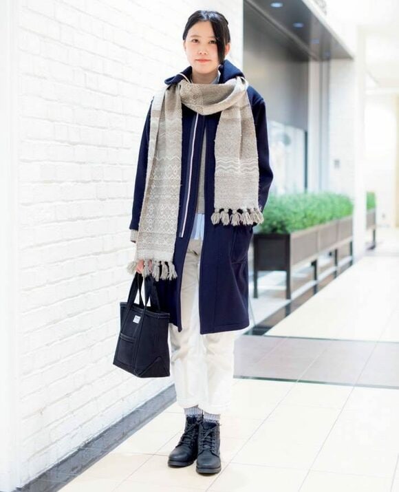 ネイビーコート女性