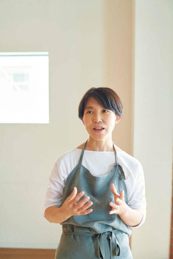 ショートカット女性