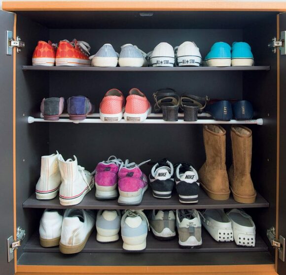 靴収納につっぱり棒