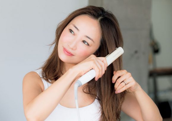 顔回りにさっとヘアアイロン