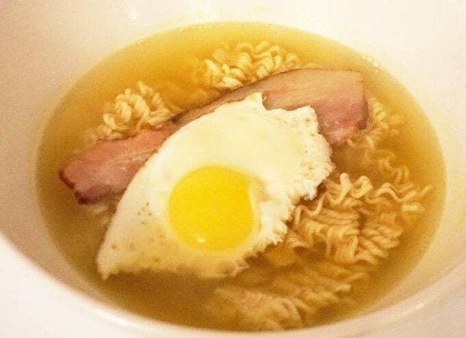 ベーコンエッグラーメン