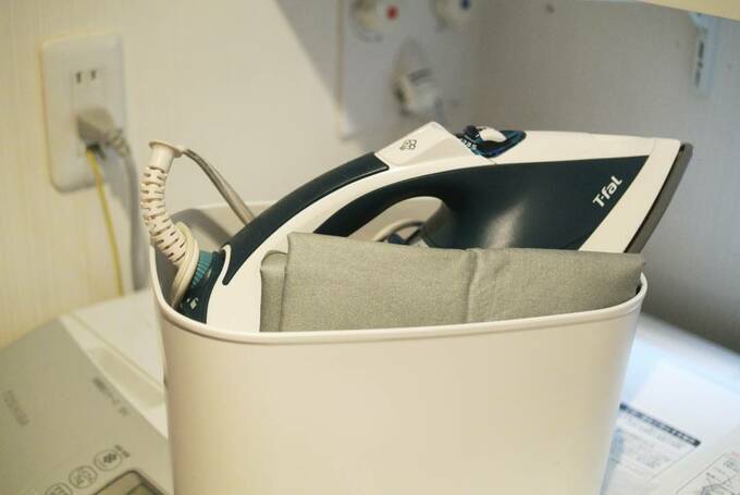 カゴにアイロン
