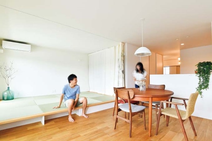 ベンチにもなるLD隣接の小上がりの和室