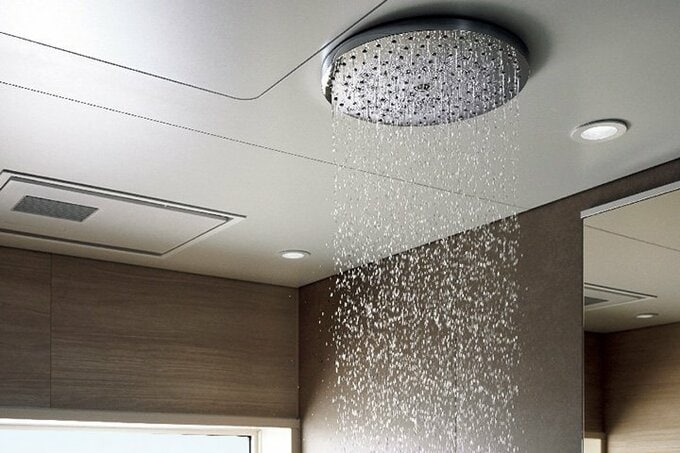 オーバーヘッドシャワー