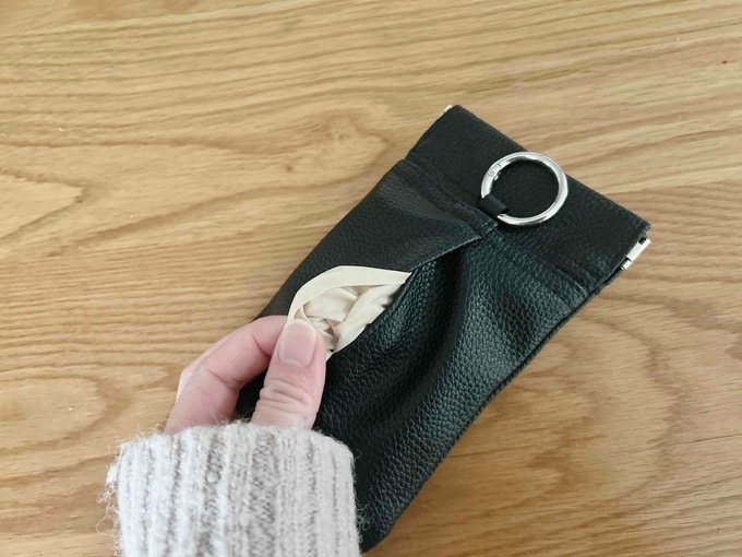 ポーチにはティッシュも入れられる！