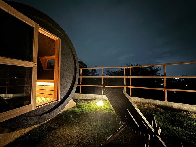 庭につくったサウナ小屋