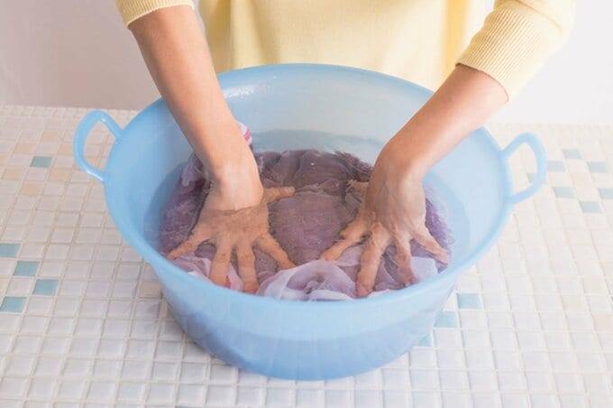 柔軟剤液につける