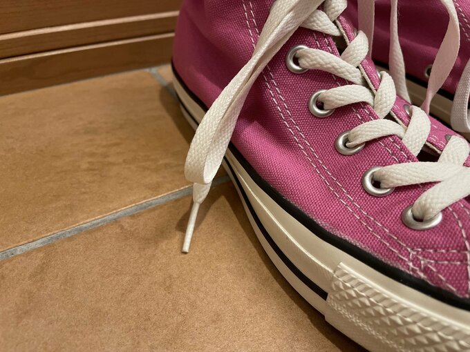 引きづる靴ひも