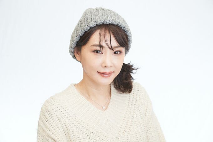 サイド結びの女性