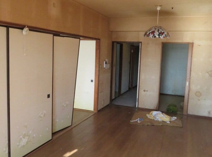 古そうなマンションの内観