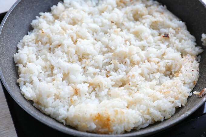 ご飯を炒める