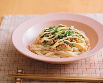 ポン酢でさっぱりツナマヨうどん。チンして材料をのせるだけ