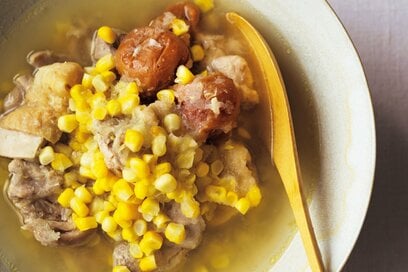 胃腸を元気にする薬膳レシピ「鶏とトウモロコシの梅みぞれスープ煮」。食欲がないときにもうれしい