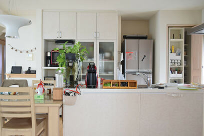 オープンキッチン、リビング階段…11年暮らして後悔した間取りとは。開放的な家は快適じゃない？