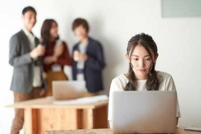 会話が苦手、共感しすぎて疲れる…「繊細さん」の人間関係対処法