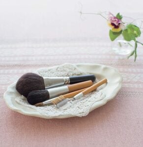 シャンプー洗いでOK!じつは汚れているメイクブラシの簡単お手入れ法