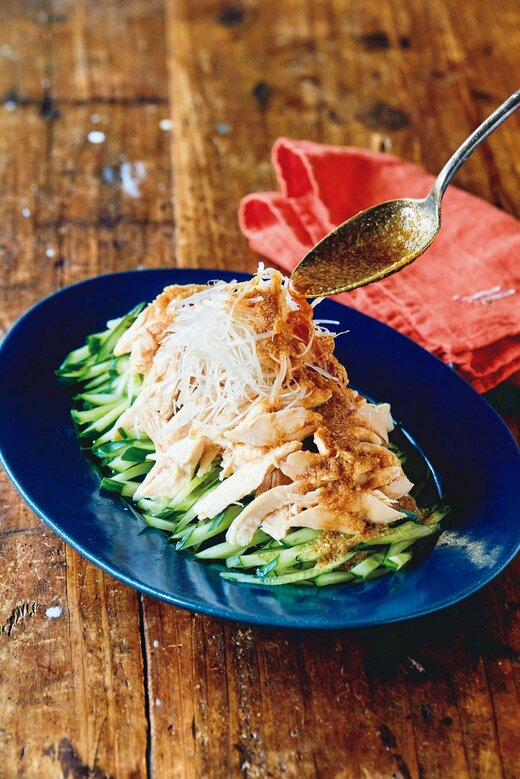 蒸し鶏のゴマダレかけ