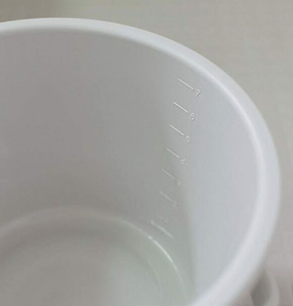 1リットルごとの目盛りつき。