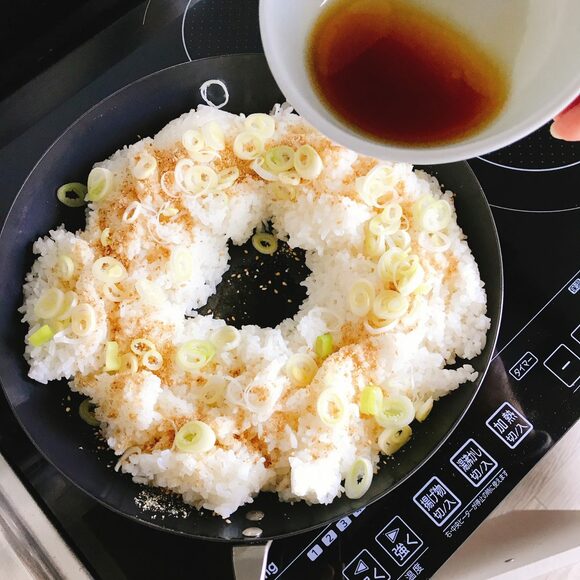 ご飯をドーナツ状に