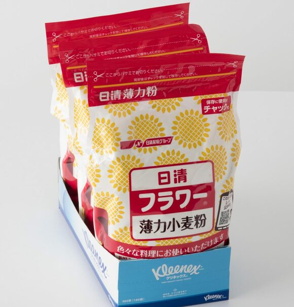 ティッシュ箱×小麦粉3袋