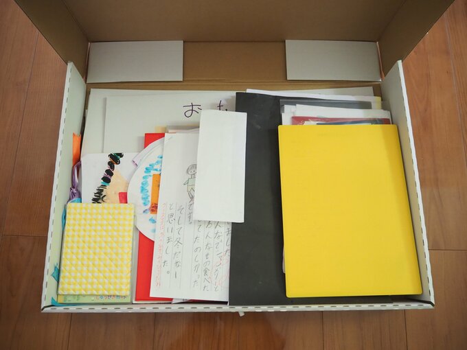 書類を収納している