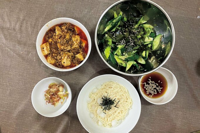 野菜サラダと麻婆豆腐の献立